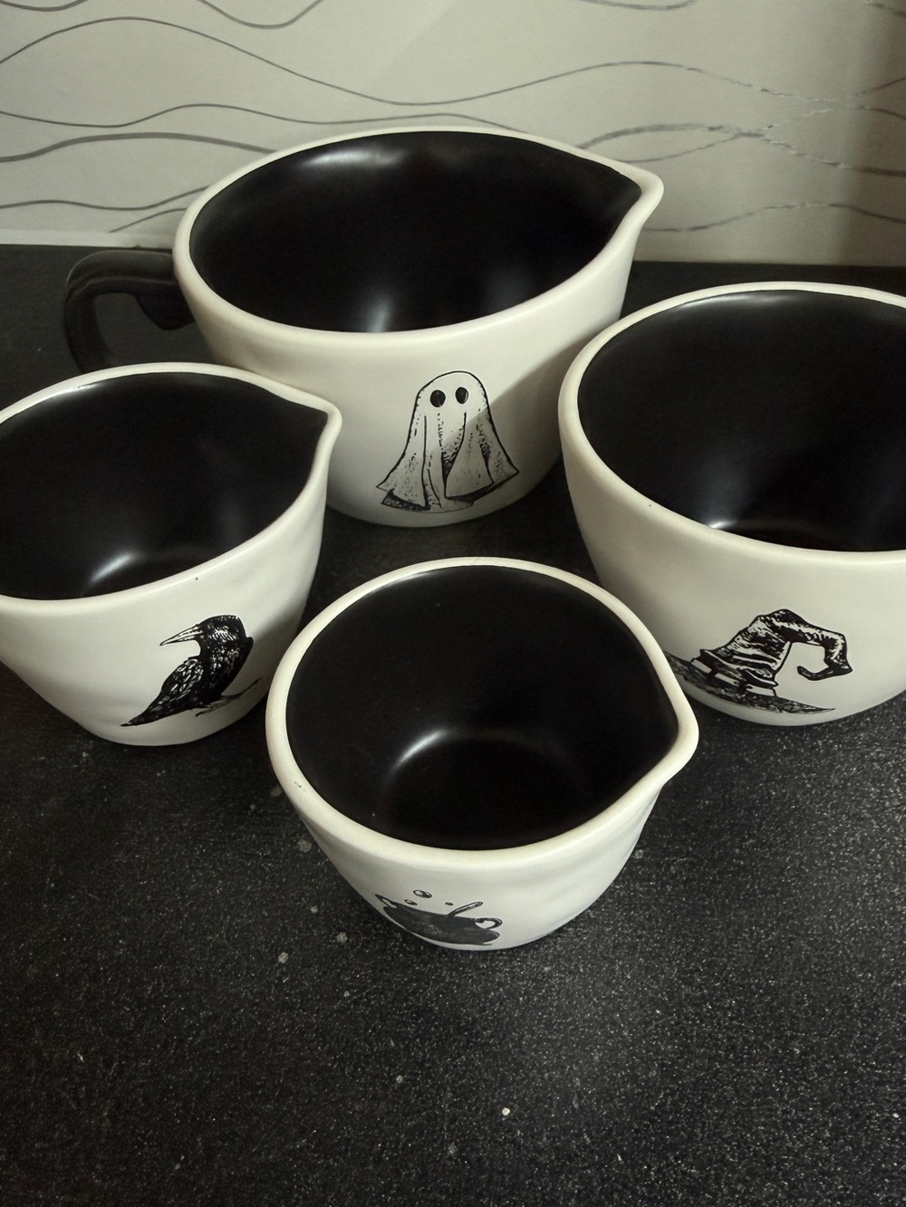 New! Rae Dunn Measuring cups - Picture 2 of 11